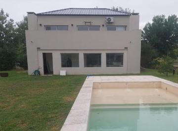 Casa · 200m² · 4 Ambientes · 1 Cochera · Casa Amueblada en Los Jazmines Pilar del Este