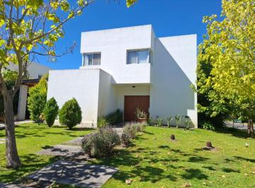 Casa de 4 ambientes, Tigre · Venta Casa de 3 Dorm. con Jardín y Pileta en Los Alisos. Nordelta