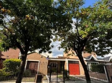 Casa · 185m² · 3 Dormitorios · 3 Cocheras · Casa en Las Rosas - Cochera Doble - Quincho - Pileta