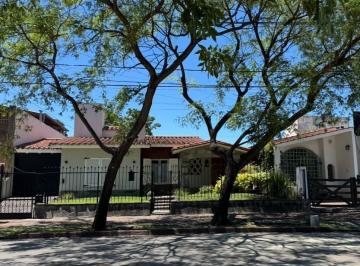 Casa · 272m² · 5 Ambientes · 2 Cocheras · Dirección Vendo Casa con Local. Los Granaderos 3000. Va. Cabrera - Cordoba