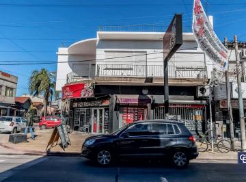 Casa · 276m² · 4 Ambientes · 1 Cochera · Venta de Casa y Local en Castelar
