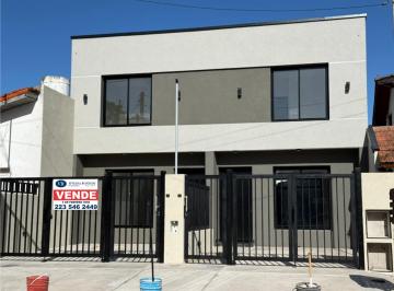 Casa · 90m² · 3 Ambientes · 1 Cochera · Venta Duplex 3 Amb a Estrenar - Parque Luro