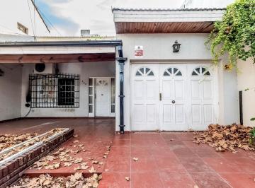 Casa · 283m² · 6 Ambientes · 1 Cochera · Casa en Venta - Moron Centro