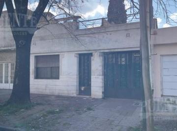 Casa · 140m² · 3 Ambientes · 1 Cochera · Casa en Banfield Oeste