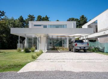 Casa · 216m² · 5 Ambientes · 2 Cocheras · Casa en Venta de Tres Dorm. - Villa Elisa Barrio Las Garzas