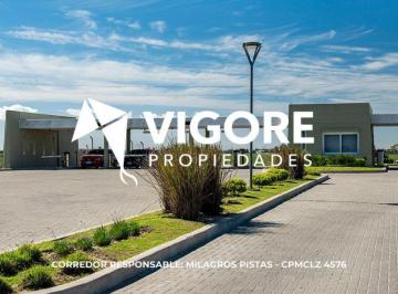 Casa de 4 ambientes, San Vicente · Casa en Venta 4 Ambiente 169,68 m² con Cochera en Santa Clara Al Sur