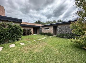 Casa · 240m² · 5 Ambientes · 2 Cocheras · Casa en Venta en La Paloma, Villa Allende. 4 Dorm..