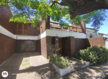 Casa · 186m² · 6 Ambientes · 3 Cocheras · Importante Casa
