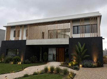 Casa · 221m² · 4 Ambientes · 1 Cochera · Casa en Venta en Canal Barrio Nautico, Villanueva, Tigre
