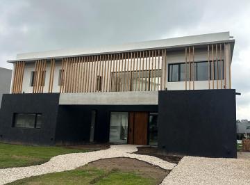 Casa · 221m² · 4 Ambientes · 1 Cochera · Casa en Venta en Canal Barrio Nautico, Villanueva, Tigre