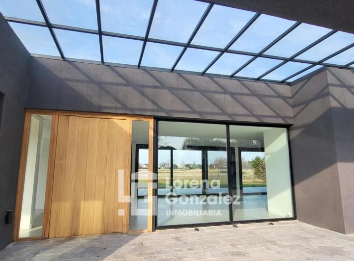 Casa · 314m² · 4 Ambientes · 6 Cocheras