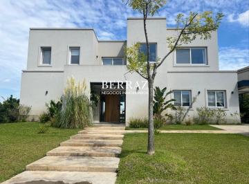 Casa · 238m² · 6 Ambientes · 2 Cocheras · Casa Venta 4 Dorm. Barrio Muelles Lote de 900 m² Puertos del Lago, Escobar