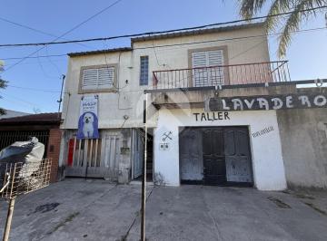 Casa · 88m² · 3 Dormitorios · 2 Cocheras · Casa a 3 Cuadras de Av Ado. Zuviria