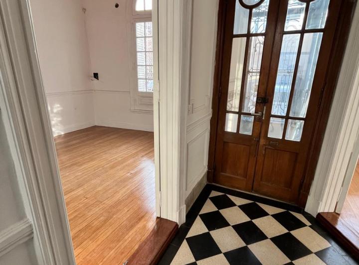 Casa · 200m² · 5 Ambientes