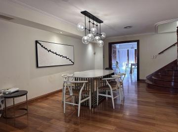 Casa · 333m² · 6 Ambientes · 4 Cocheras · Imponente Casa en Villa Devoto en Alquiler con 5 Dorm. - La Mejor Ubicación y Seguridad