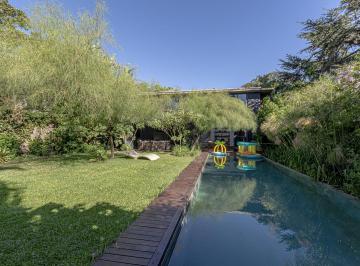 Casa · 320m² · 5 Ambientes · 1 Cochera · Casa en San Isidro