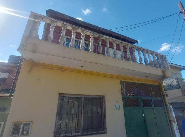 Casa · 4 Ambientes · 2 Cocheras