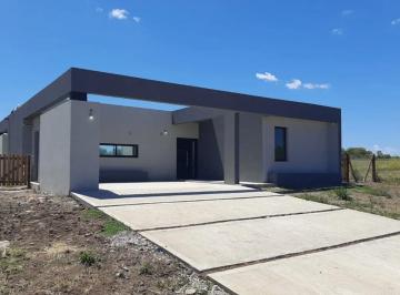 Casa · 125m² · 4 Ambientes · 2 Cocheras · Casa en Venta 4 Ambientes San Sebastian Pileta Permuta