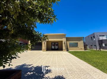 Casa · 282m² · 5 Ambientes · 2 Cocheras · Casa en Belen de Escobar