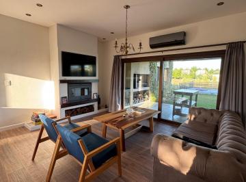 Casa · 3000m² · 4 Ambientes · 1 Cochera · Casa en La Primavera Golf