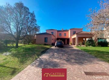 Casa · 587m² · 6 Ambientes · 2 Cocheras · Casa de 6 Ambientes en Venta Ayres de Pilar