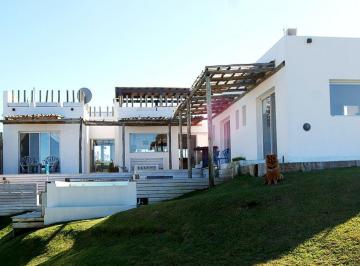 Casa · 163m² · 4 Ambientes · 2 Cocheras · Casa en Barrio Deportivo, Costa Esmeralda
