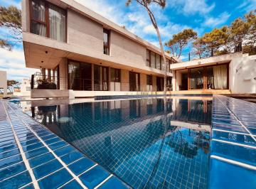 Casa · 533m² · 8 Ambientes · 8 Cocheras · Casa en Villarobles a 50 m Playa, Pinamar