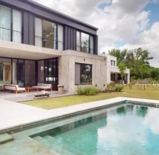 Casa · 280m² · 5 Ambientes · 2 Cocheras