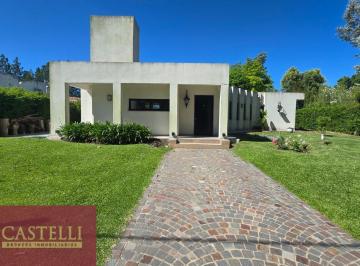 Casa · 130m² · 4 Ambientes · 2 Cocheras · Casa en golfer'S, Pilar