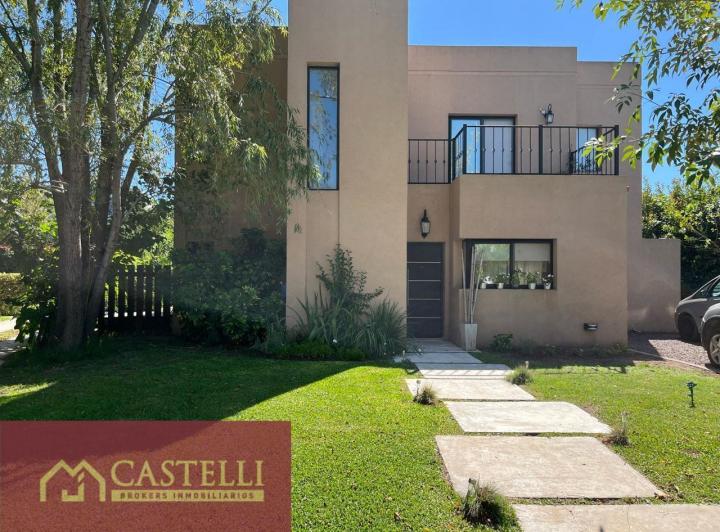 Casa · 140m² · 4 Ambientes · 2 Cocheras