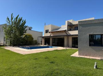 Casa · 320m² · 4 Ambientes · 2 Cocheras · Casa - Capital