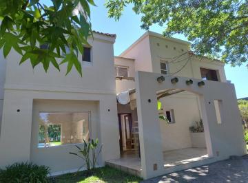 Casa · 230m² · 6 Ambientes · 2 Cocheras · Casa en St. Mathews Village, Pilar