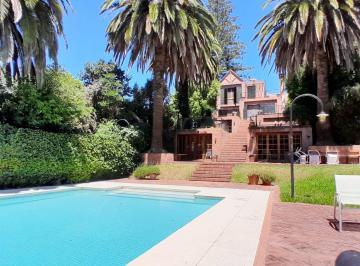 Casa · 650m² · 4 Ambientes · 3 Cocheras · Chalet en Venta en Martinez de Libertador Al Rio, 2300 m² en Barranca, Calle Privada, Cul de Sac.
