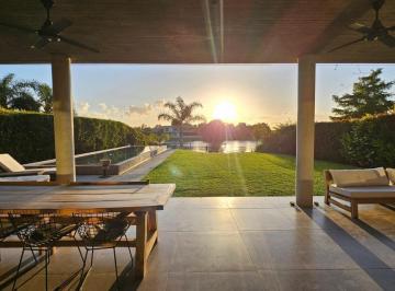 Casa · 440m² · 4 Ambientes · 1 Cochera · Casa en Venta en Santa Catalina, Villanueva, Tigre