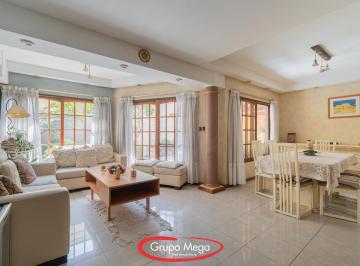 PH · 190m² · 5 Ambientes · 1 Cochera · En Venta – PH Triplex con Patio, Dependencia y Cochera Fija en Colegiales