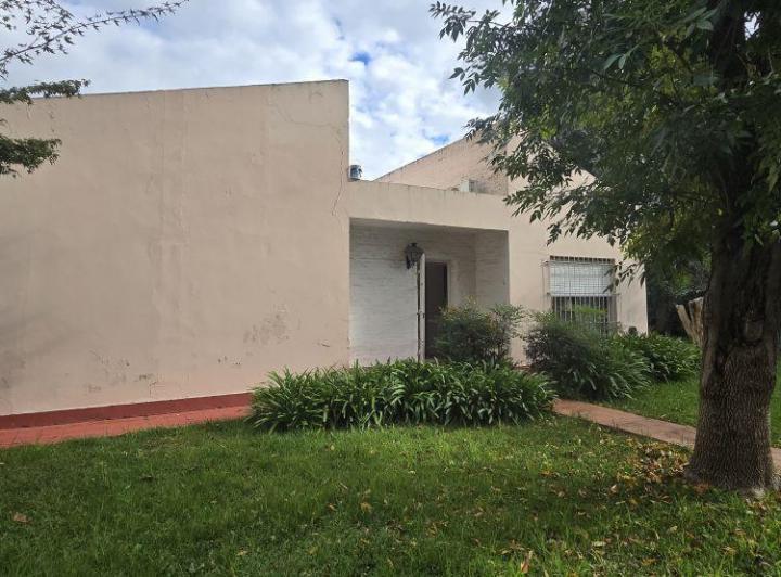Casa · 180m² · 4 Ambientes · 1 Cochera