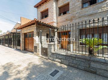 Casa · 210m² · 4 Ambientes · 2 Cocheras · Venta Casa de 4 Ambientes con Cochera en Haedo