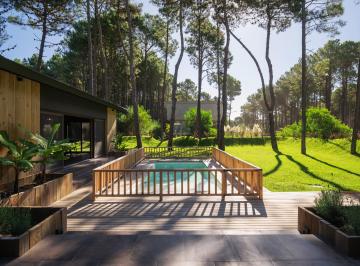 Casa de 6 ambientes, Pinamar · Casa en Venta en Pinamar Norte - Pileta Climatizada - Gas Natural - a Estrenar
