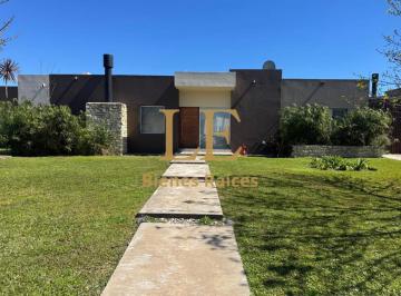 Casa · 190m² · 5 Ambientes · 5 Cocheras · Venta Casa con Pileta