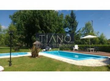 Quinta vacacional · 200m² · 2 Dormitorios · Casaquinta - Relax Total - Eventos de Dia - Salon de Fiesta