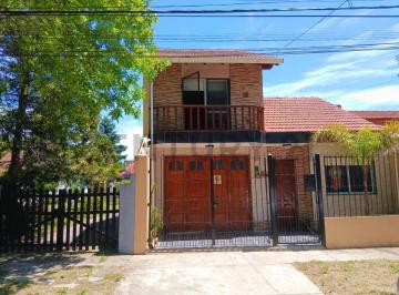 Casa · 90m² · 5 Ambientes · 1 Cochera · Casa 5 Ambientes en Venta en Mar de Ajo