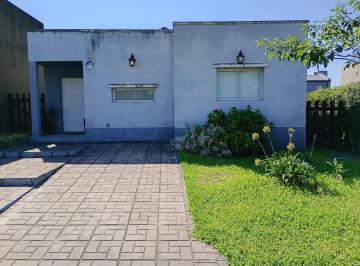 Casa · 120m² · 5 Ambientes · 1 Cochera · Casa Country Solano Vera