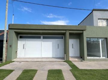 Casa · 150m² · 4 Ambientes · 2 Cocheras · Venta/permuta Casa 2 Dorm Patio Cochera Financiacion Consultar