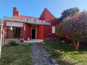 Casa · 300m² · 4 Ambientes · Departamento en Venta - 2 Dorm. 4 Baños - San Bernardo del Tuyú
