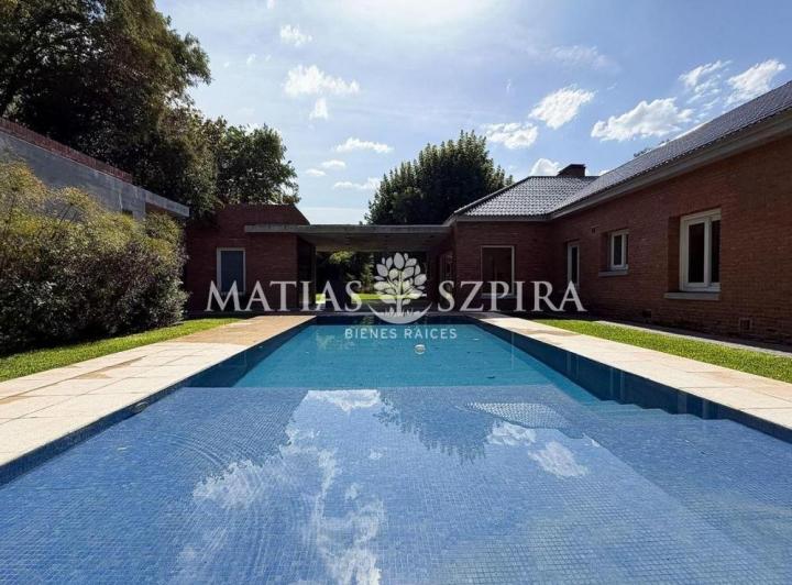 Casa · 500m² · 6 Ambientes · 2 Cocheras
