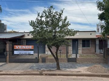 Casa de 3 ambientes, Córdoba · En Venta Casa de 2 Dor con Patio en Barrio Los Qumicos/arguello