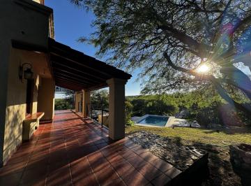 Casa · 305m² · 6 Ambientes · 2 Cocheras · Apto Credito Casa en Country 4 Hojas - Lote 1200 m²