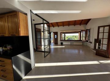 Casa · 305m² · 6 Ambientes · 2 Cocheras · Apto Credito Casa en Country 4 Hojas - Lote 1200 m²