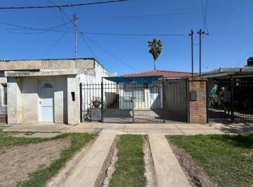 Casa · 1m² · 3 Ambientes · Alquiler: Pje. Schettini 317 - San Lorenzo
