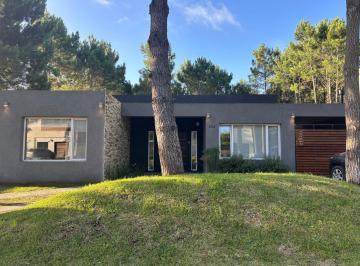 FRENTE · Casa Moderna con Pileta en Venta Alamos Pinamar Norte Gas Natural Financiacion